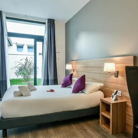 Hotel Logis Hotels Gnac E Pause