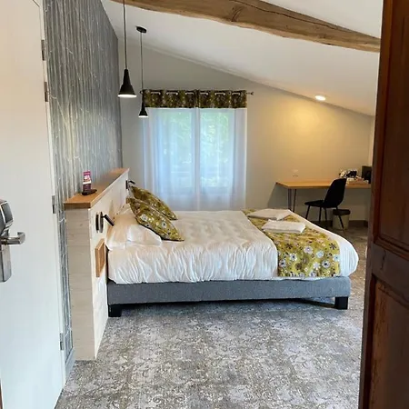 Hotel Logis Hotels Gnac E Pause 3*