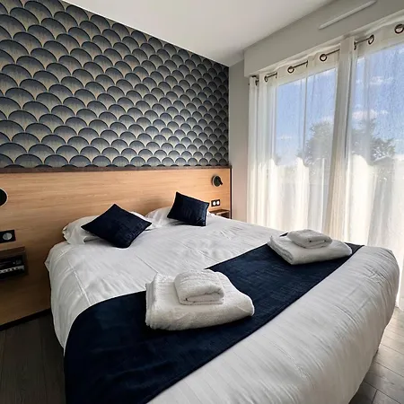 Hotel Logis Hotels Gnac E Pause 3*