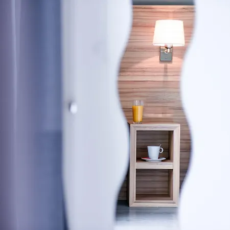 Hotel Logis Hotels Gnac E Pause